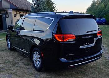 Chrysler Pacifica 2018r lekko uszkodzony