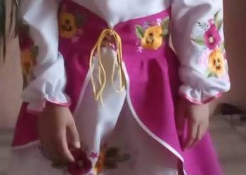 Sukienka ,dla dziewczynki, jest ukraińskie ubrania narodowe