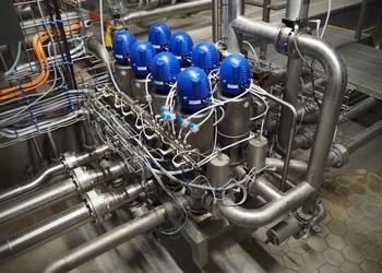 Alfa Laval manifold z zaworami i regulatorami