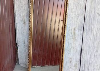 lustro z złotej ramie / 428