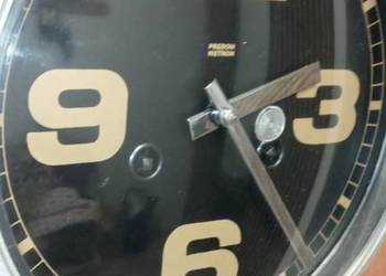 Zegar ścienny Metron z datownikiem 1983 r.