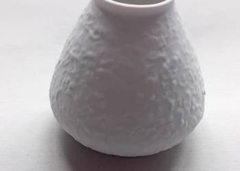 Wazonik z porcelany biskwitowej, Metzler & Ortloff - Ilmenau. DDR.