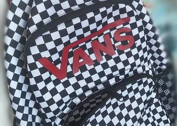 Plecak Vans w szachownicę czarno-biały z czerwonym logo