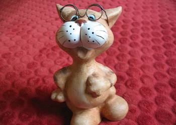 Kot - ręczna robota - kotek w okularach - design B - 21 x 12 x 10 cm