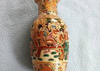 Flakonik z chińskiej porcelany, ręcznie zdobiony.