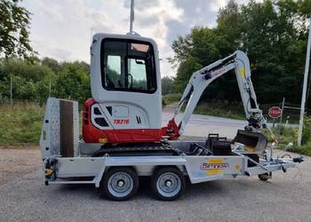 Takeuchi TB216 z przyczepą –16 KM