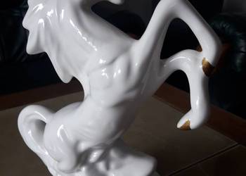 Porcelanowy koń Chodzież.