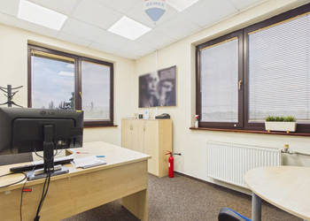 4 pietra w budynku biurowym na wynajem!