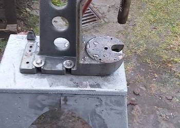 Prasa firmy Bizon jak nowa ze stolikiem