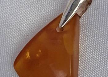 Srebrny wisior z bursztynem Amber