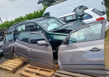 Kia Venga drzwi klapa zderzak kod lakieru NSW i inne