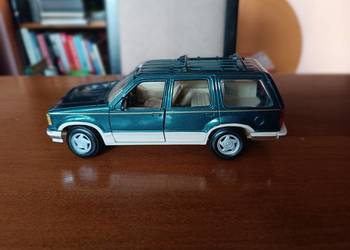 Model samochodu FORD Explorer. Scala 1:24.