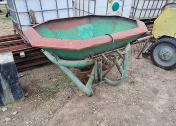 Rozsiewacz Amazone otwierany hydraulicznie