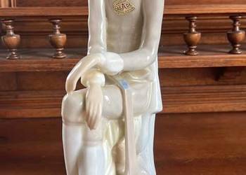 Figurka  Grajek. Siedzący.  Casades. Valencia. Made in Spain.  Chłopiec