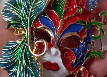 Piękna duża broszka maska wenecka