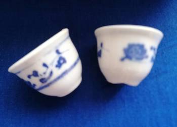 Miseczki porcelanowe malutkie 4,5x3,5cm biało-niebieskie.