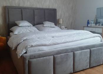 Łóżko tapicerowane, łóżko sypialniane z pikowaniem w kwadrat
