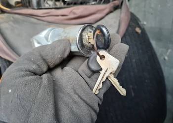 PRL RETRO Fiat 125p 126p Polonez Maluch Stacyjka Kluczyk GaZ 24 Lampa Odbój