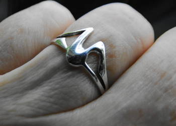 Fajny pierścionek srebro 925