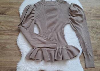 Śliczna prążkowana bluzka sweter elastyczna z falbanką 36 pastelowa