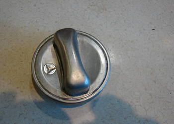 Korek wlewu paliwa zbiornika MERCEDES BENZ W123 W115 W114