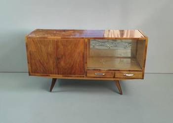 Vintage kredens / komoda z witryną, orzechowy fornir, lata 60. — lustro i d