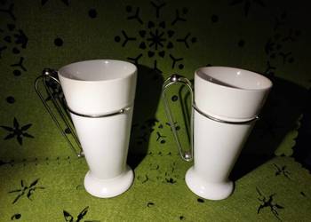 2 kubki  wysokie białe  - rączka metal PRL