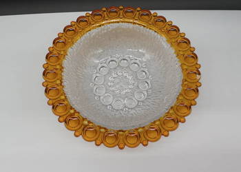 Misa wykonana ze szkła prasowanego, barwionego w masie na rancie