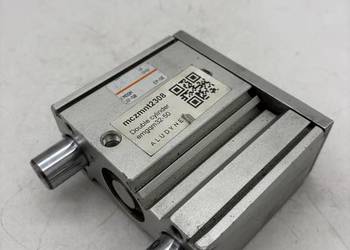 SMC EMGQM 32-50 SIłownik kompaktowy z prowadnicami