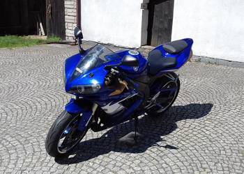 YAMAHA R1