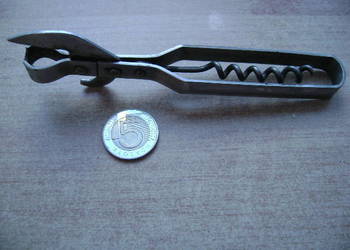 Starocie z PRL Akcesoria do alkoholi Korkociąg/otwieracz kolekcjonerski PRL