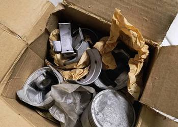 Tłoki z epoki PRL Fiat 125p.