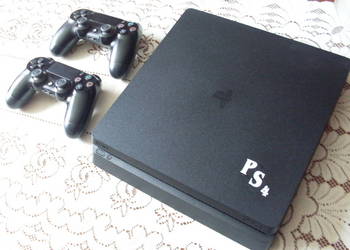 Konsola PlayStation 4 slim - CUH-2216B - 2pady - gry