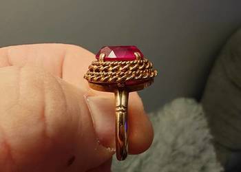 Pierścionek złoty z kamieniem