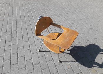 Krzesło dziecięce do karmienia z okresu PRL lata 60 70 styl Bauhaus loft