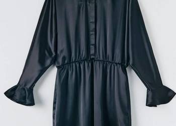 sukienka czarna z gumką i falbaną, guziczki, kołnierzyk/rozmiar S