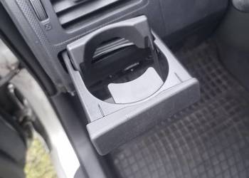 uchwyt do napojów toyota auris 1