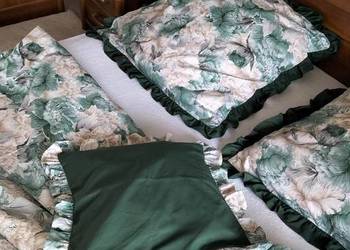 Elegancki komplet pościeli z falbankami i jaśkami