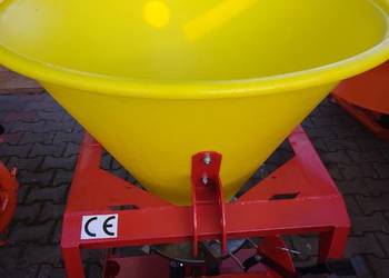 rozsiewacz Demarol 300 litrów