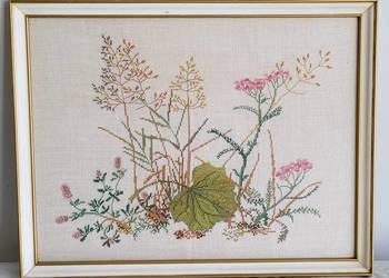 Stary obraz haft krzyżykowy kompozycja dzikich ziół i kwiatów oprawiony w r