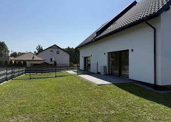 Sprzedam dom jednorodzinny w zabudowie bliźniaczej