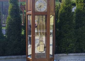 Zegar stojący w skrzyni dębowej witryna