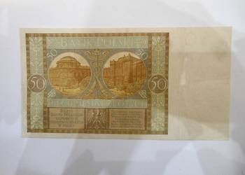 Dwadzieścia cztery polskie banknoty.