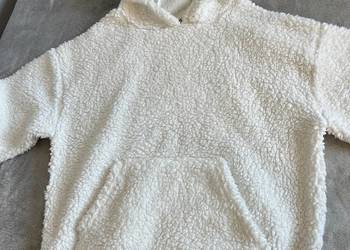 Biała bluza / sweter z kapturem | baranek