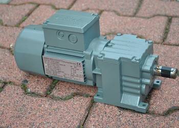 Motoreduktor 0.12kw. 116obr./min z hamulcem. SEW