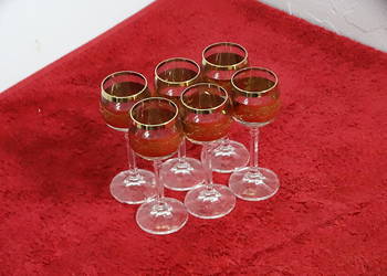 Przepiękny komplet 6 kieliszków ze złotym zdobieniem – Vintage Elegance