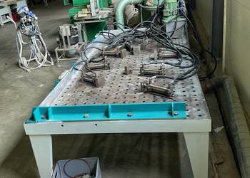 Uniwersalna prasa hydrauliczna SIEVERS 300/150 do klejenia konstrukcji