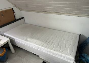 Sprzedam łóżko z materacem