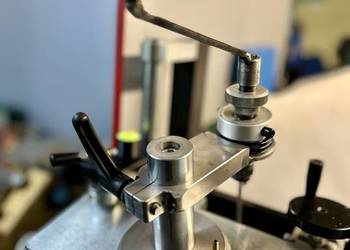 Stół do wytaczania gniazd, zaworów, głowic