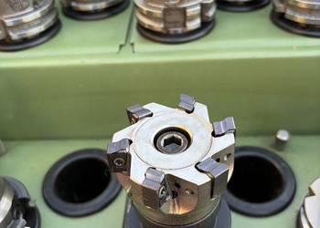 Głowica frezarska JEB ToolTechnic Ø63 mm SK40 z płytkami